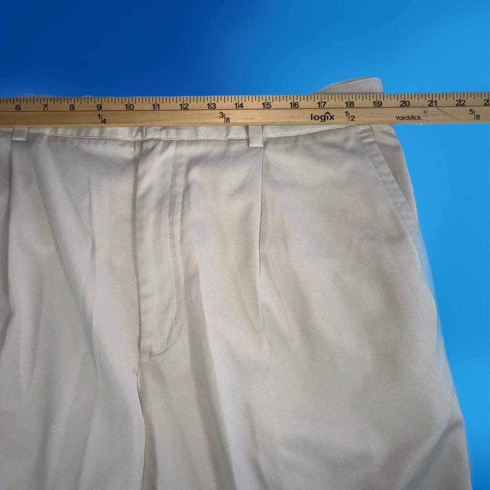 Nike Men’s Fit Dry Lightweight Pleated Beige Golf Shorts 38 - Picture 6 of 8